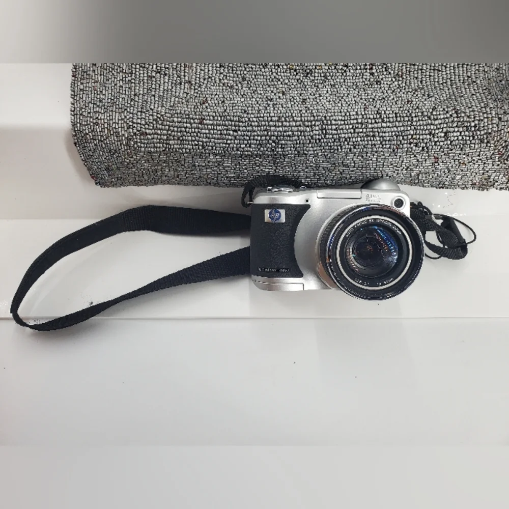HP Photosmart 850 Digital Camera Vintage 8x Optical Zoom. Not Tested for Parts